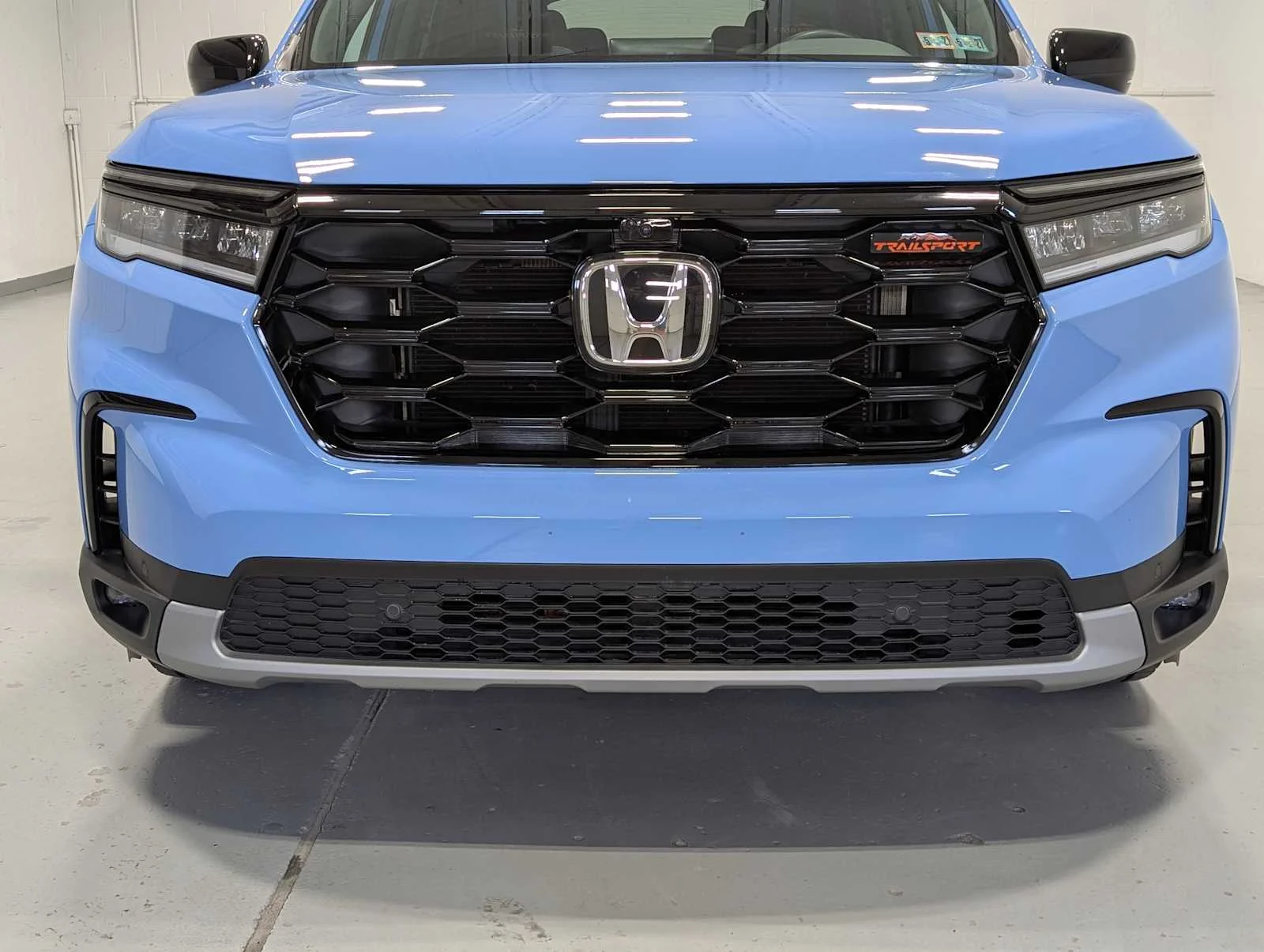 Certified Used 2023 Diffused Sky Pearl Honda AWD TRAILSPORT image 2