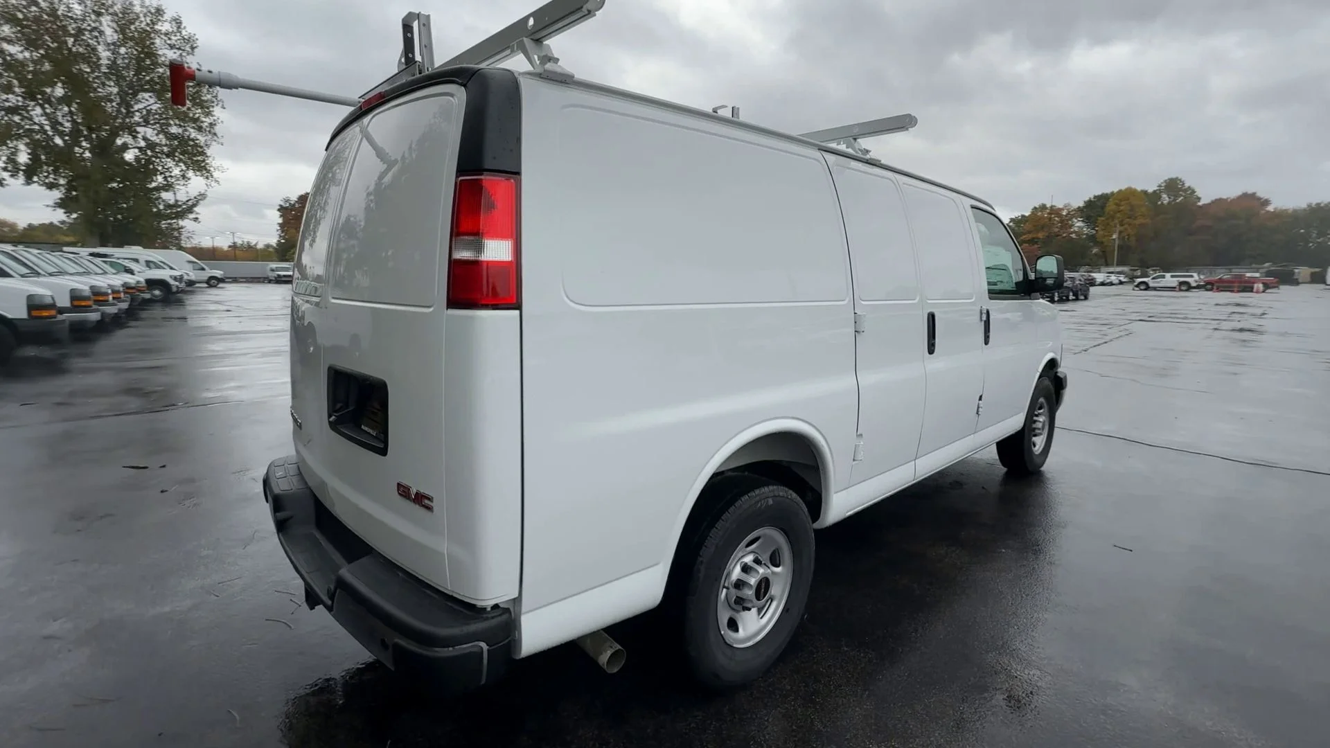 New 2025 Summit White GMC Work Van image 8