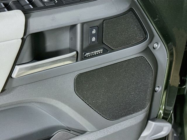 New 2026 Woolstone Green Land Rover X-Dynamic SE image 21