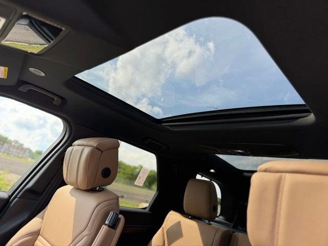 New 2026 Carpathian Grey Land Rover Dynamic SE image 15