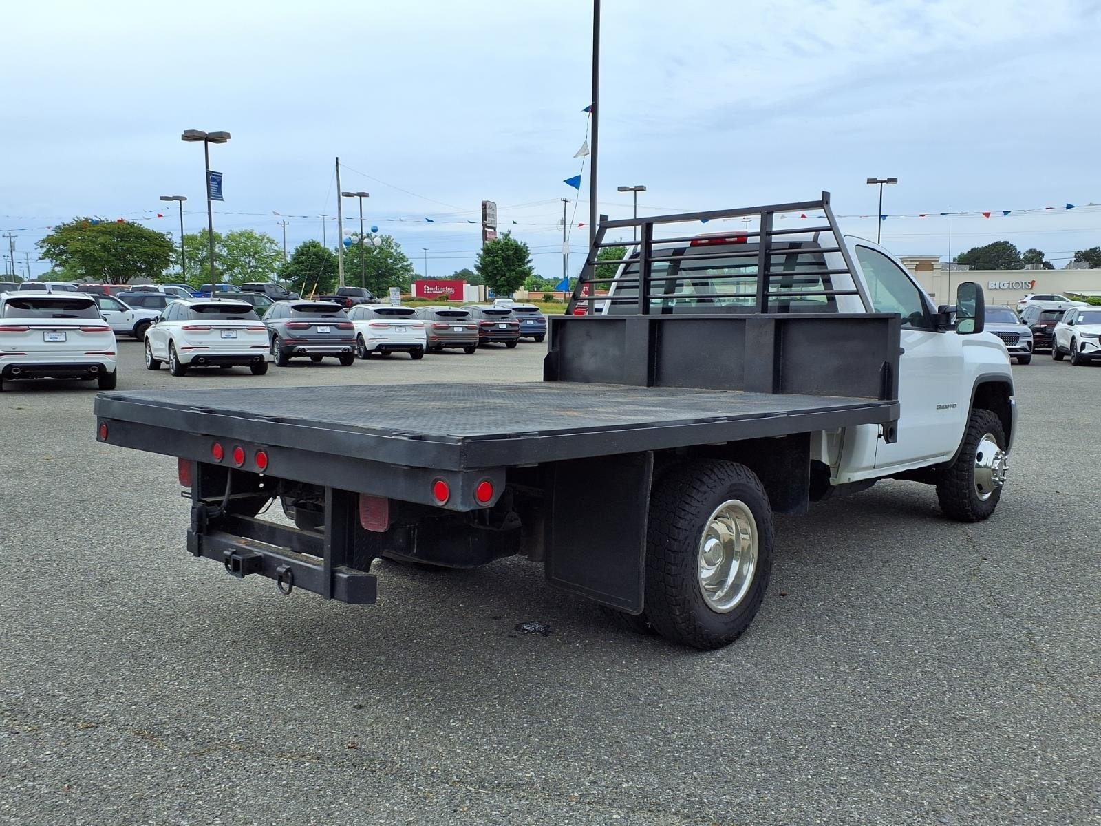 Used 2017 Summit White GMC  image 2