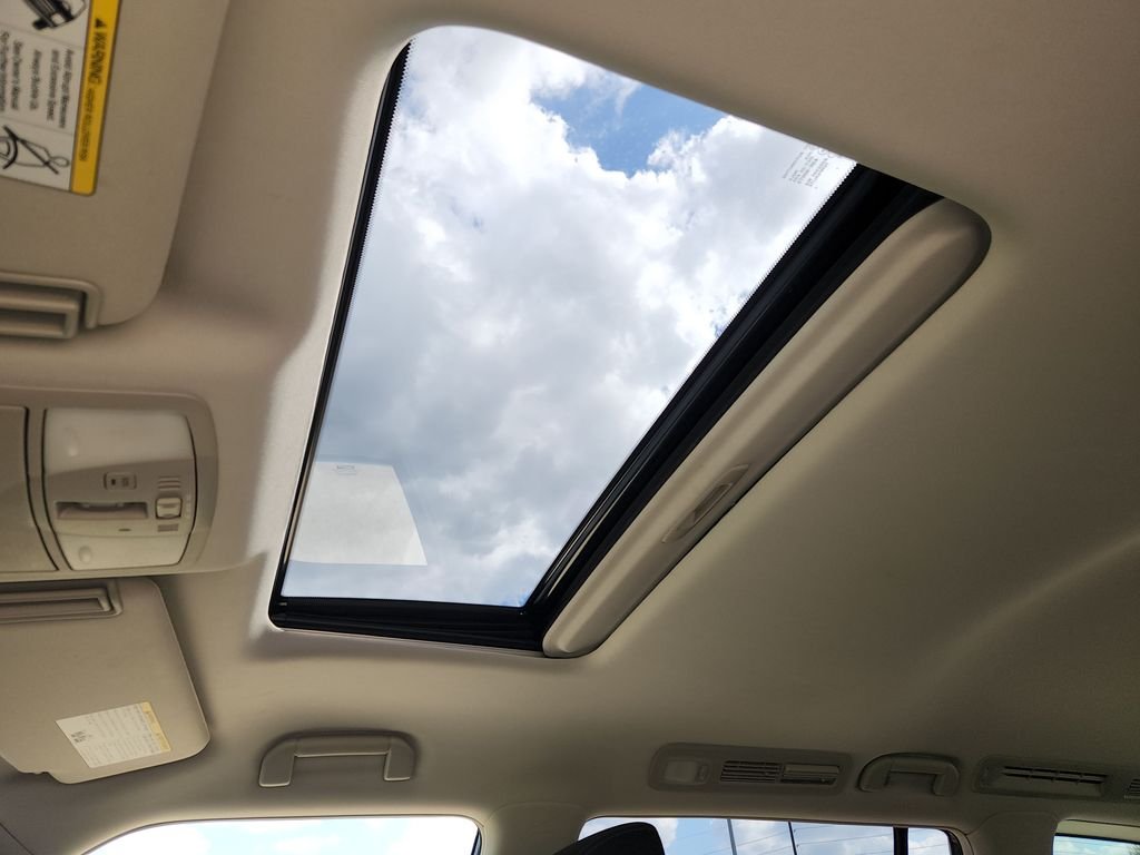 Used 2018 Blue Nissan Platinum image 17