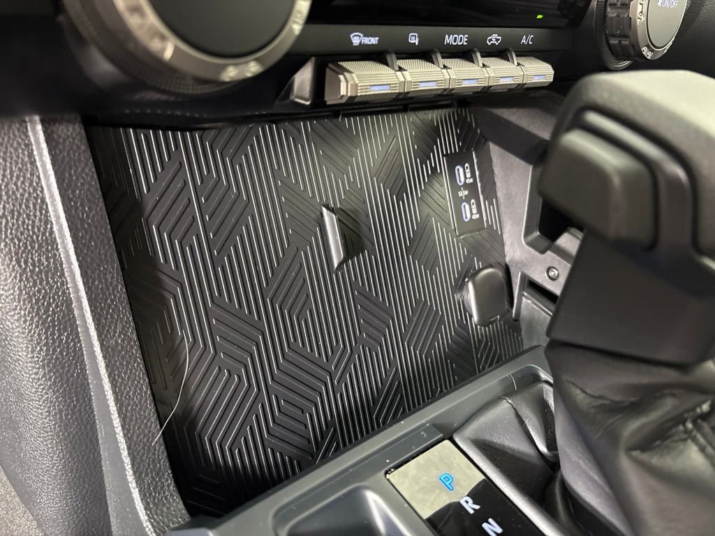 Used 2025 White Toyota SR5 image 31