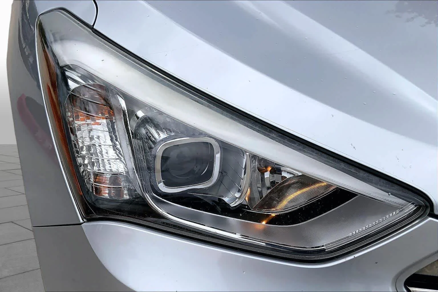Used 2016 Sparkling Silver Hyundai  image 27