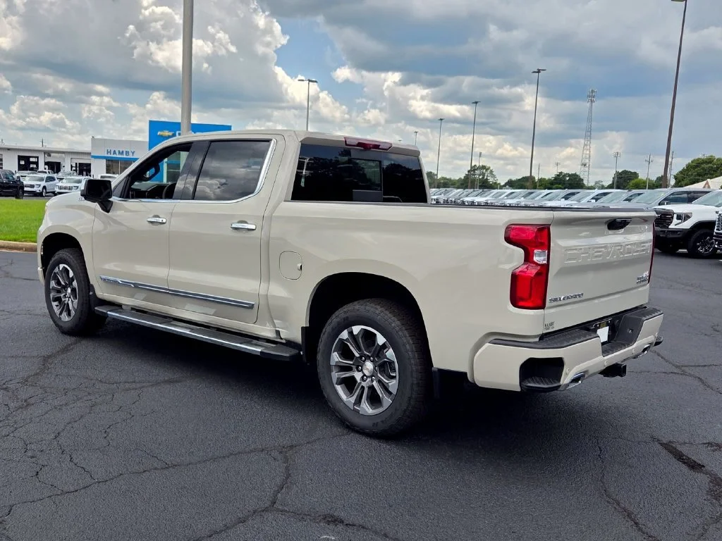Used 2026 White Sands Chevrolet High Country image 9