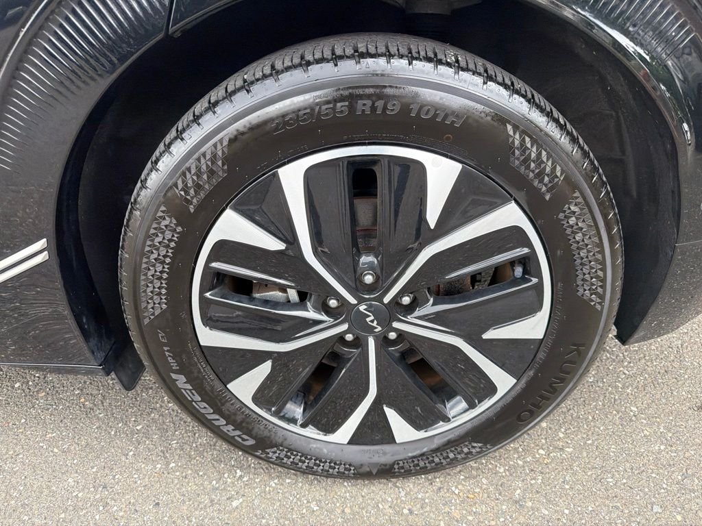 Used 2023 Black Kia Wind image 20