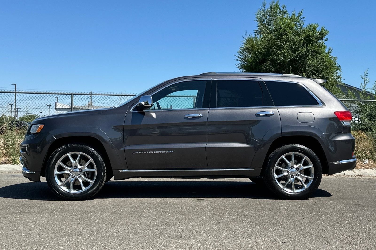 Used 2016 Gray Jeep Summit image 7