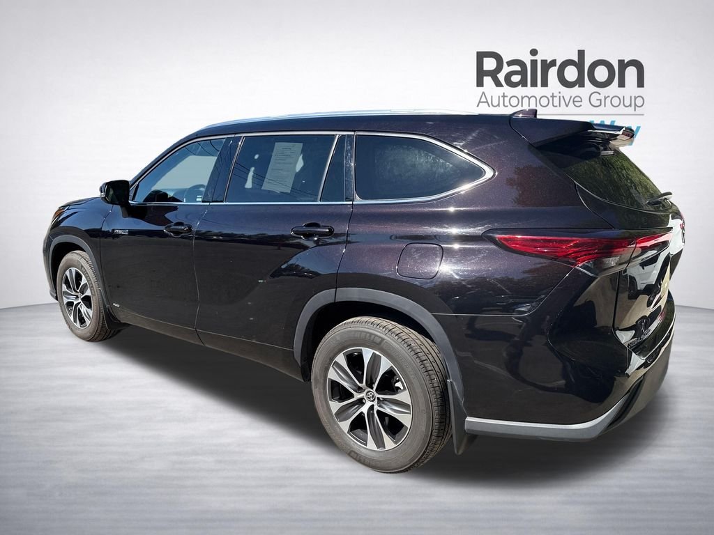 Used 2021 Black Toyota XLE image 5