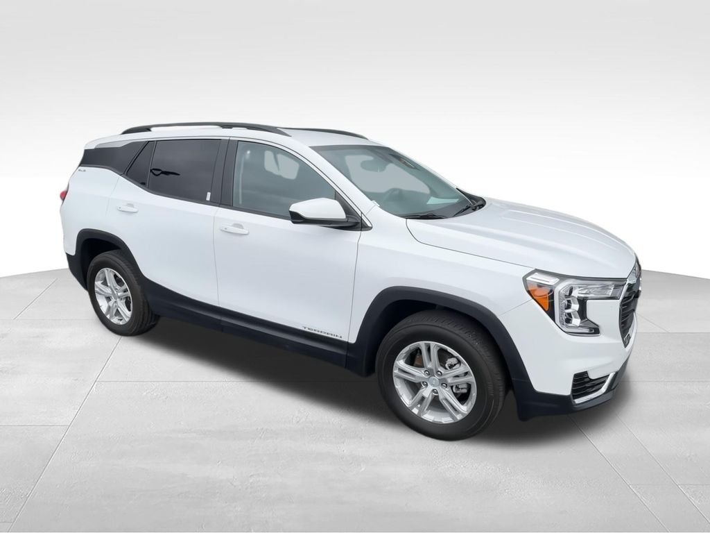 Used 2023 White GMC SLE image 2
