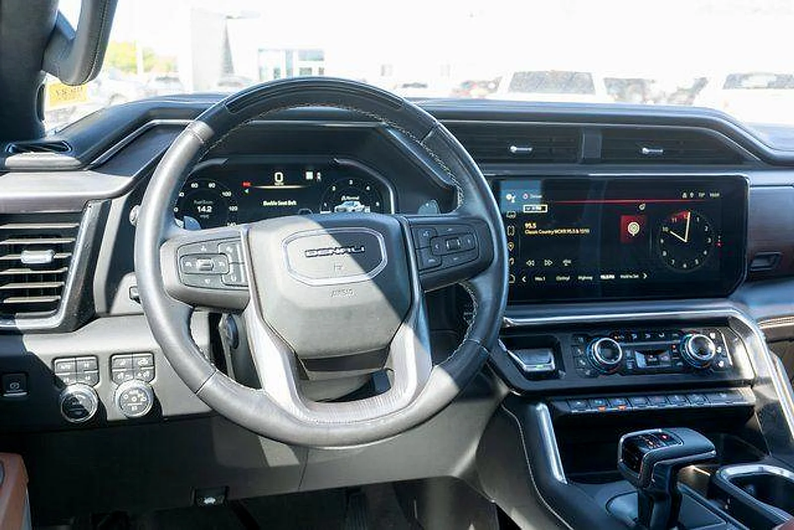 Used 2023  GMC Denali Ultimate image 17
