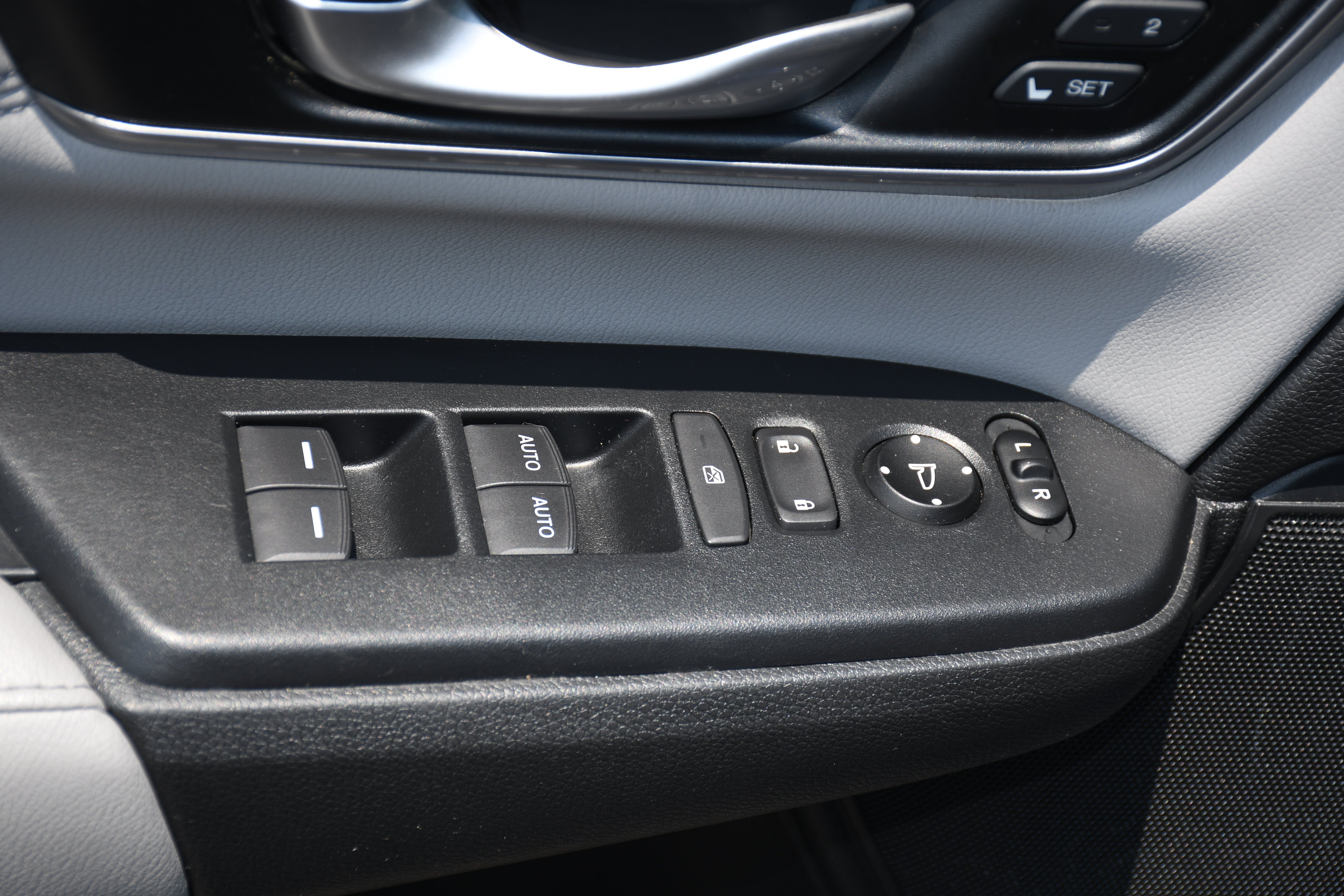 Used 2018  Honda EX-L image 11