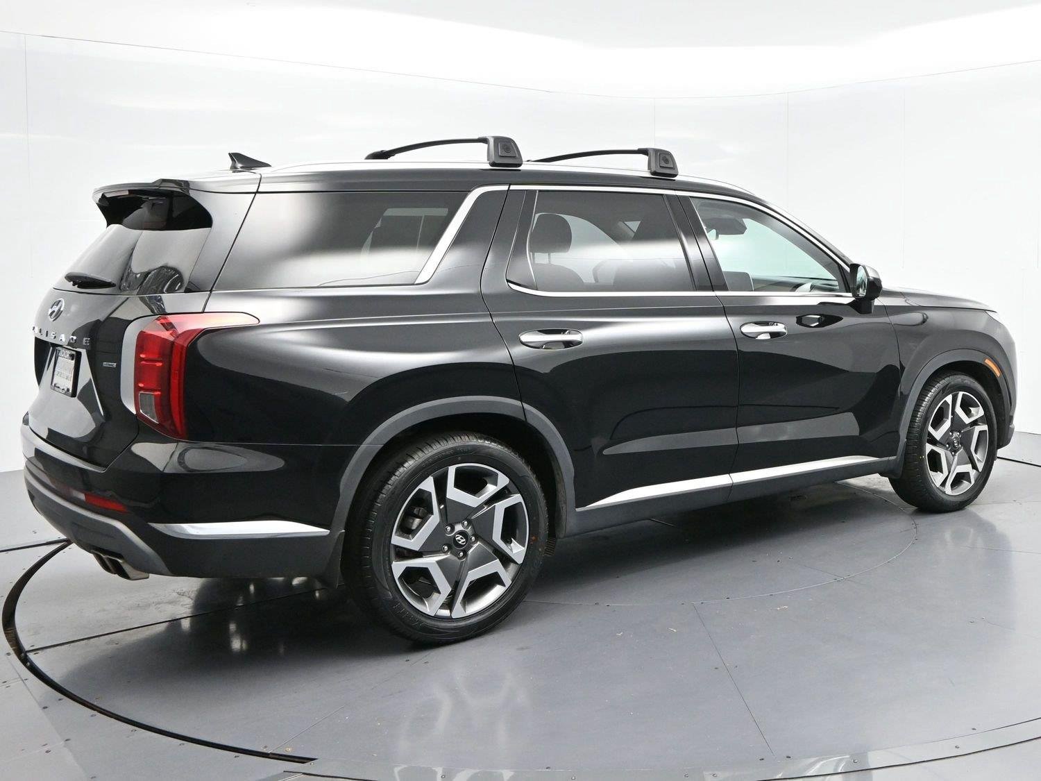 Used 2023 Abyss Black Pearl Hyundai Limited image 7