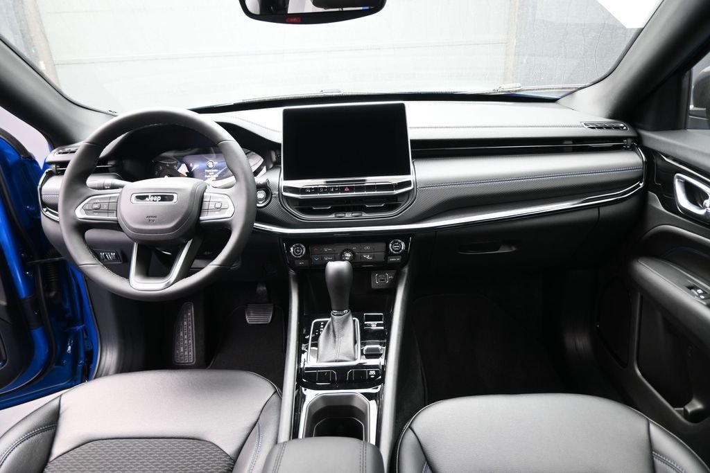 New 2026 Hydro Blue Pearlcoat Jeep Latitude image 16