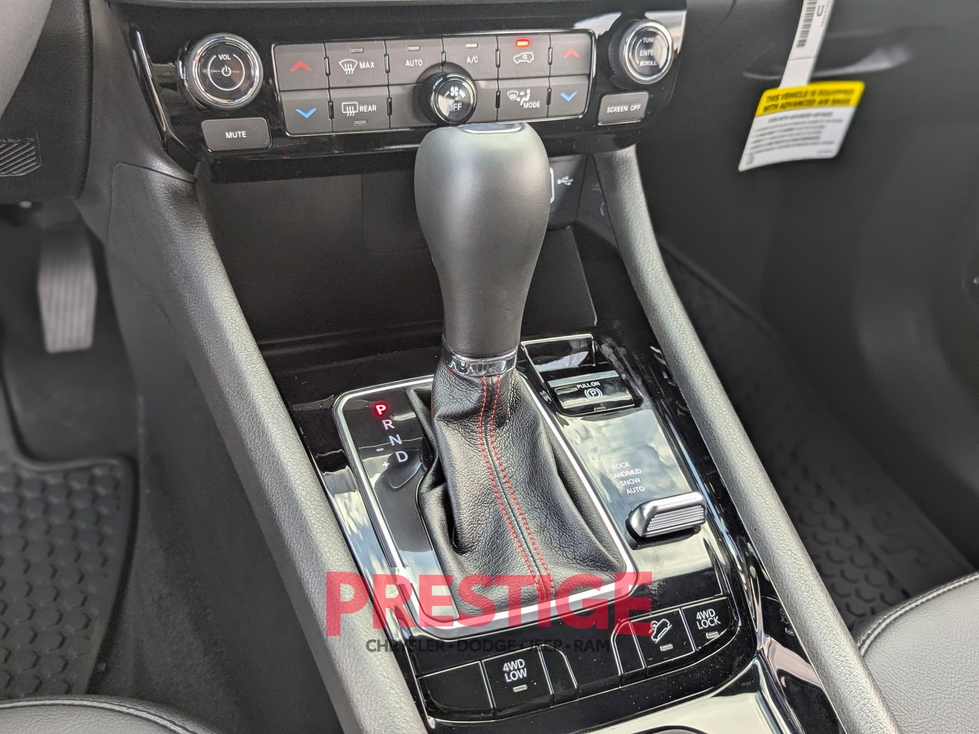 New 2026 Red Hot Pearl-Coat Exterior Paint Jeep Trailhawk image 17