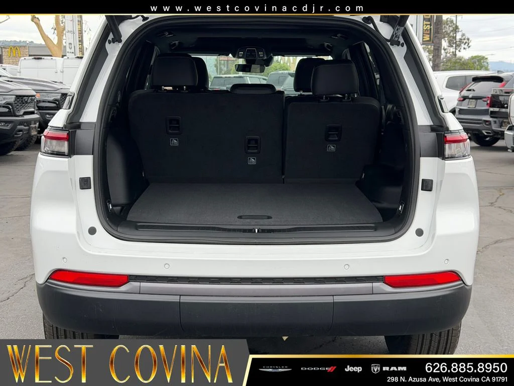 New 2026 Bright White Clear-Coat Exterior Paint Jeep Altitude image 11