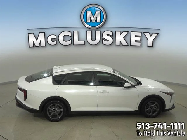 Used 2025 White Kia LXS image 19