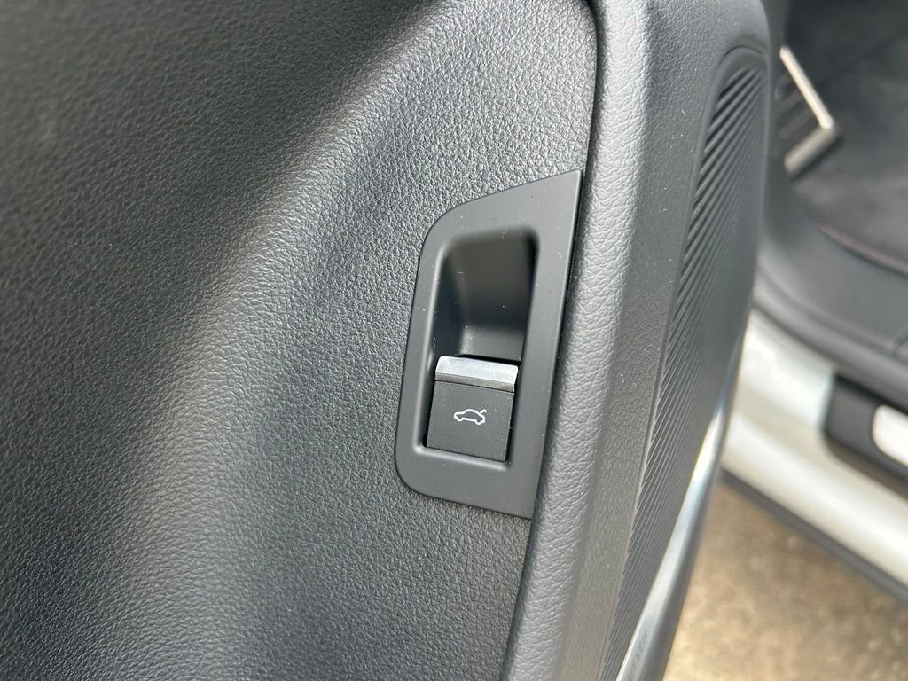 Used 2024  Audi 4.0T image 49