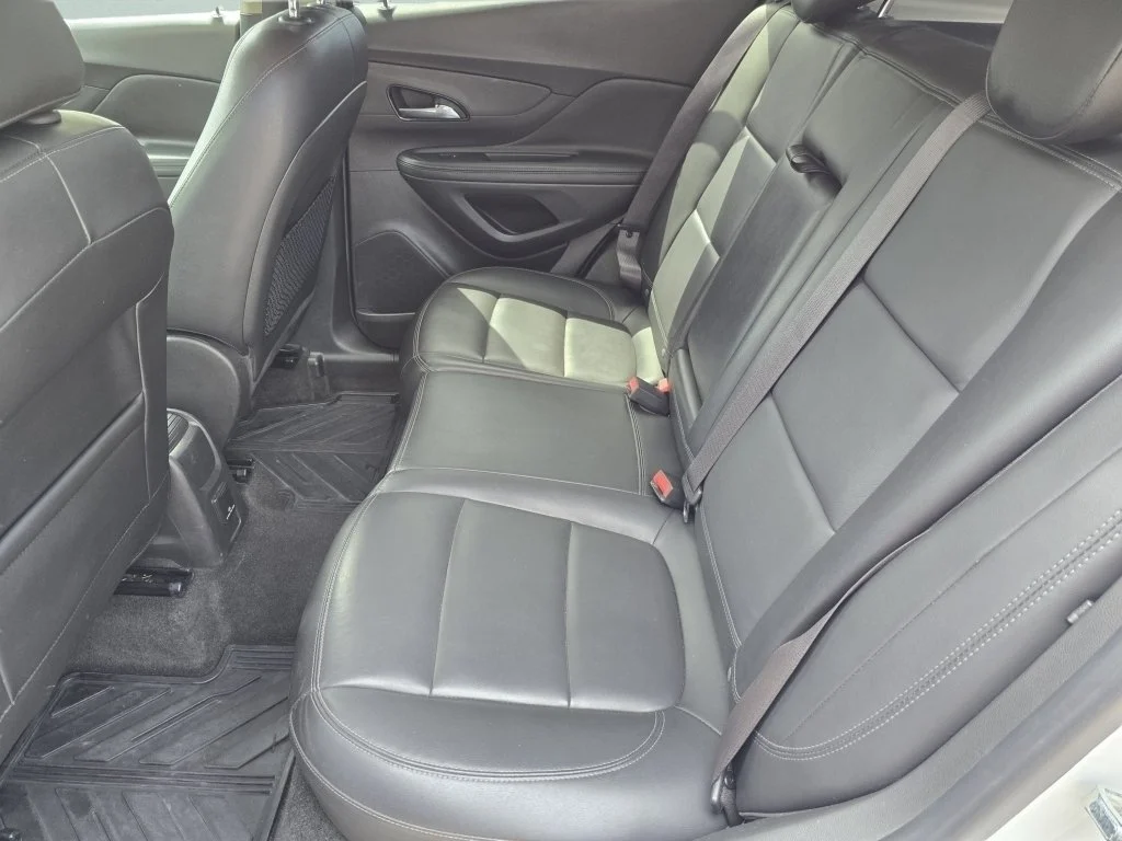 Used 2018 Summit White Buick Essence image 28