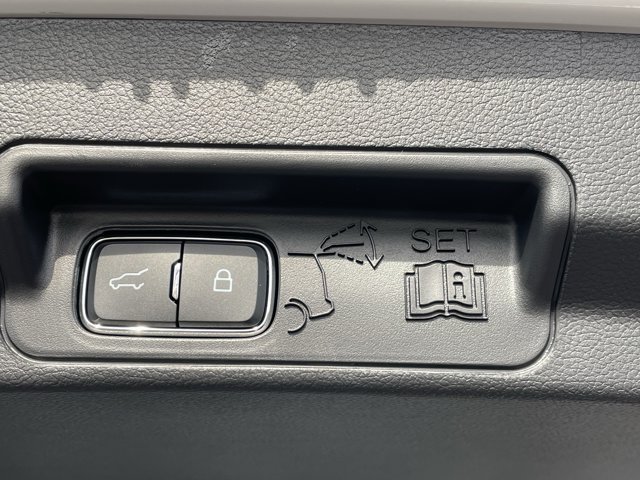 New 2026 Star White Metallic Tri-Coat Ford Platinum™ image 8