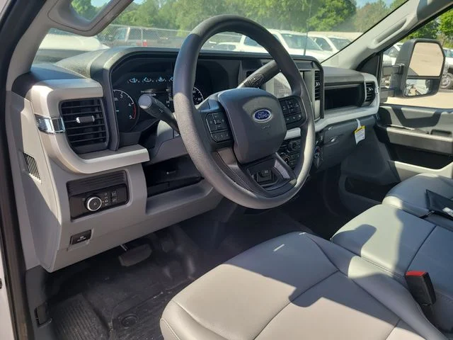 New 2025 Oxford White Ford XL image 12