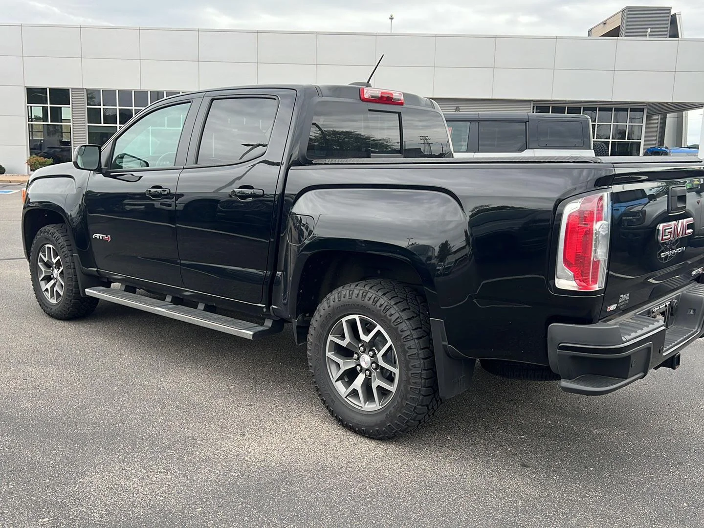 Used 2021 Onyx Black GMC 4WD AT4 w/Cloth image 9