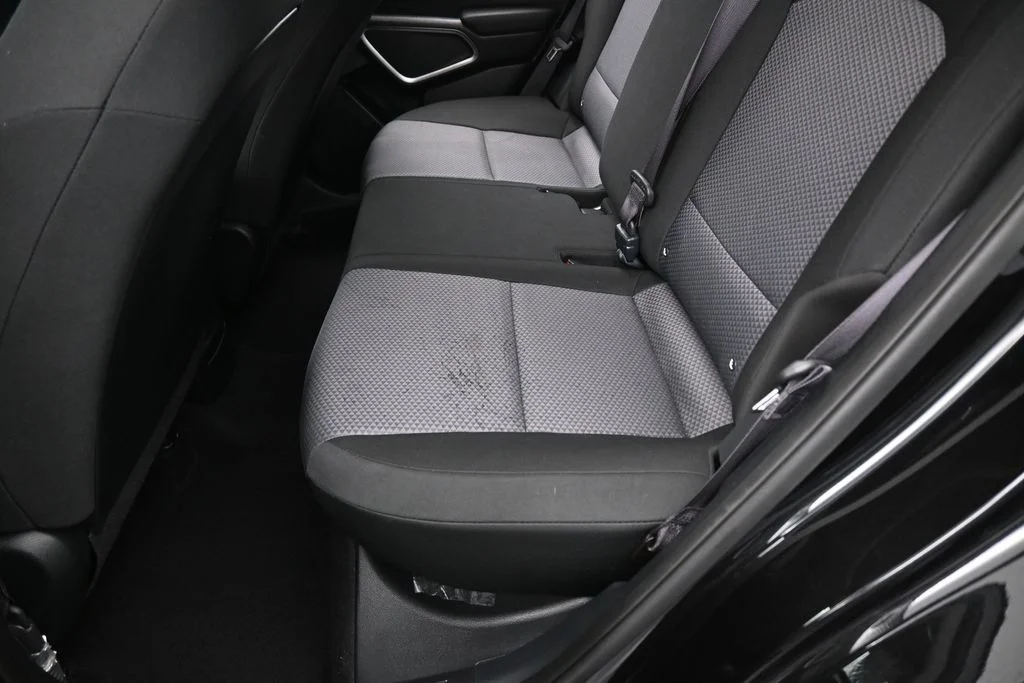Used 2023 Fusion Black Kia S image 32