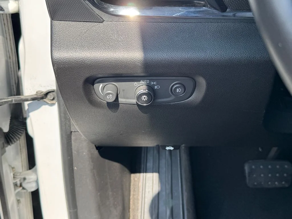 Used 2018 Beige Chevrolet Premier image 19