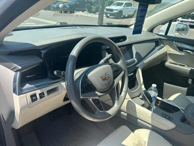 Used 2017 White Cadillac Luxury image 13