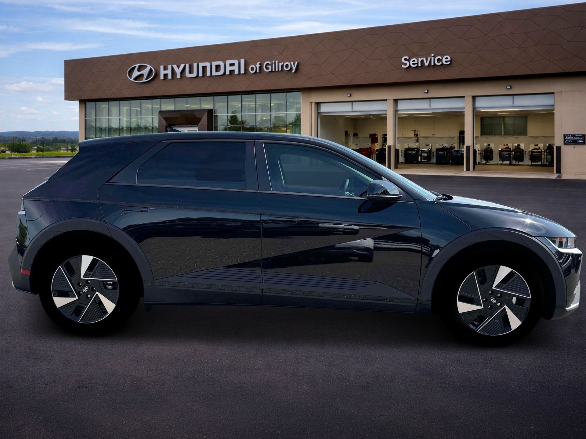 New 2025 Black Hyundai SE Standard Range image 9