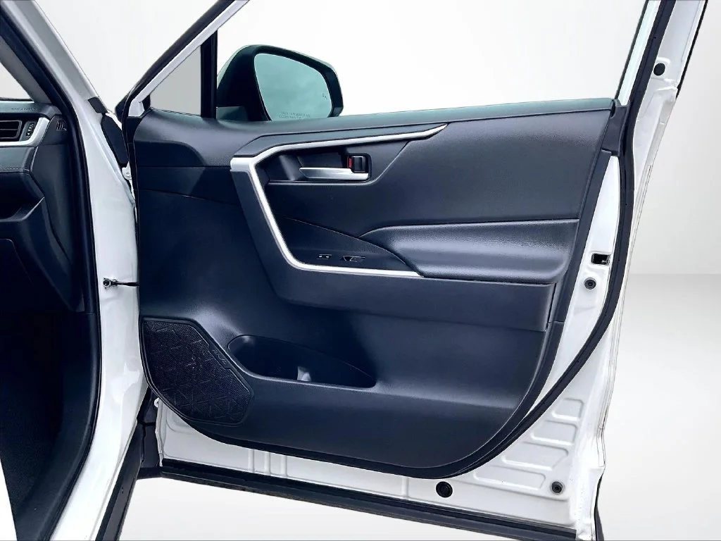 Used 2024 White Toyota XLE image 21