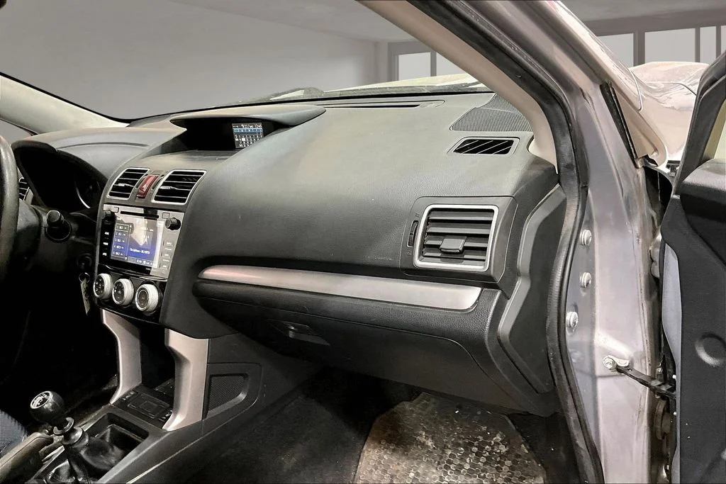 Used 2016 Silver Subaru 2.5i Premium image 16