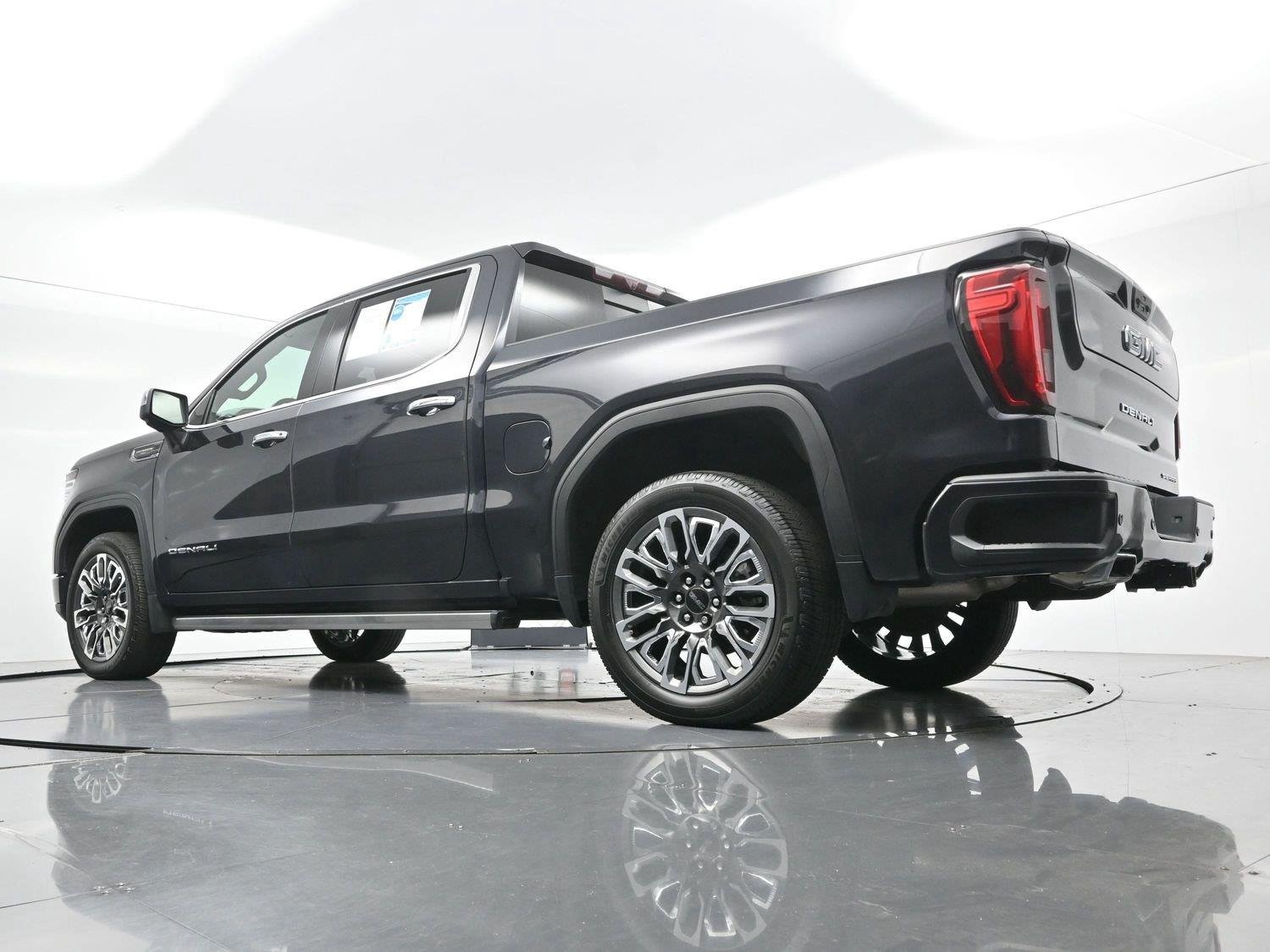 Used 2023 TITANIUM RUSH METALLIC GMC Denali Ultimate image 22