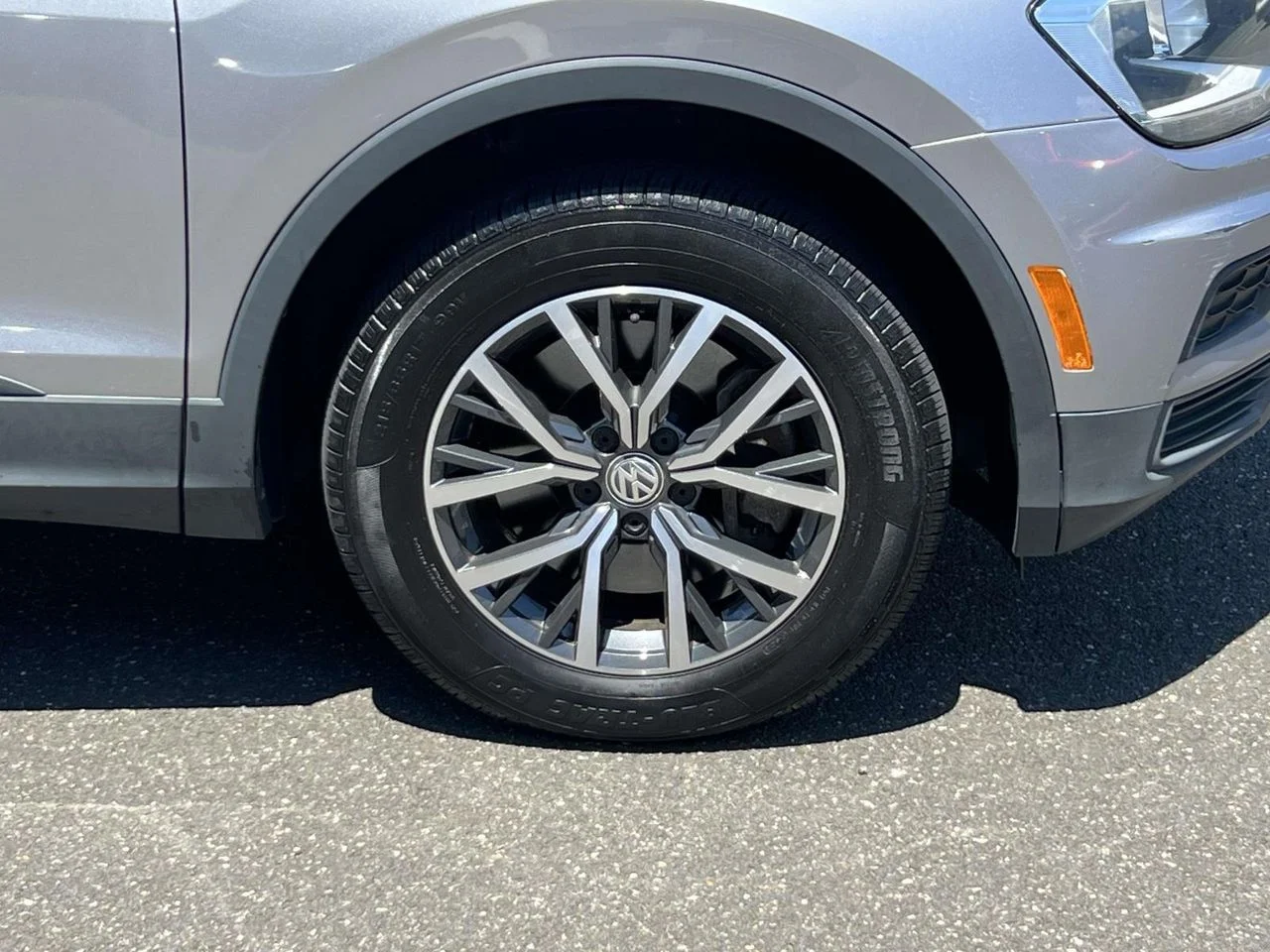 Used 2019 Platinum Gray Metallic Volkswagen 2.0T SE image 21