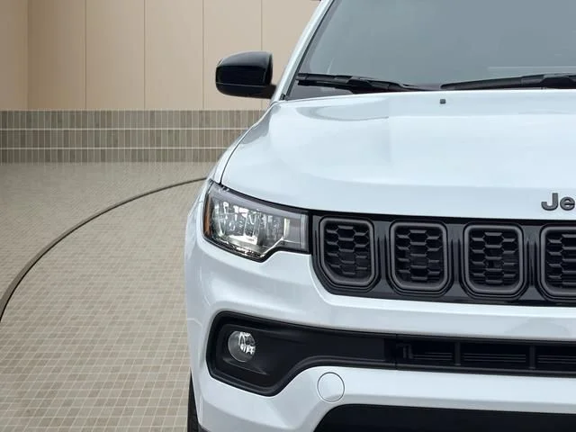 New 2026 White/off-white Jeep Latitude image 11