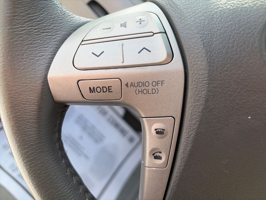 Used 2009 Super White Toyota  image 32