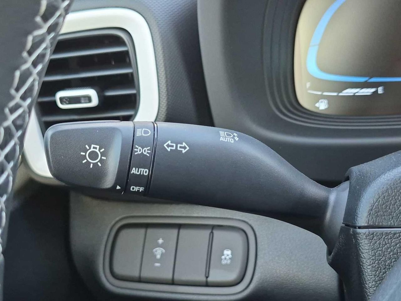2026 Hyundai Venue SEL - Photo 25