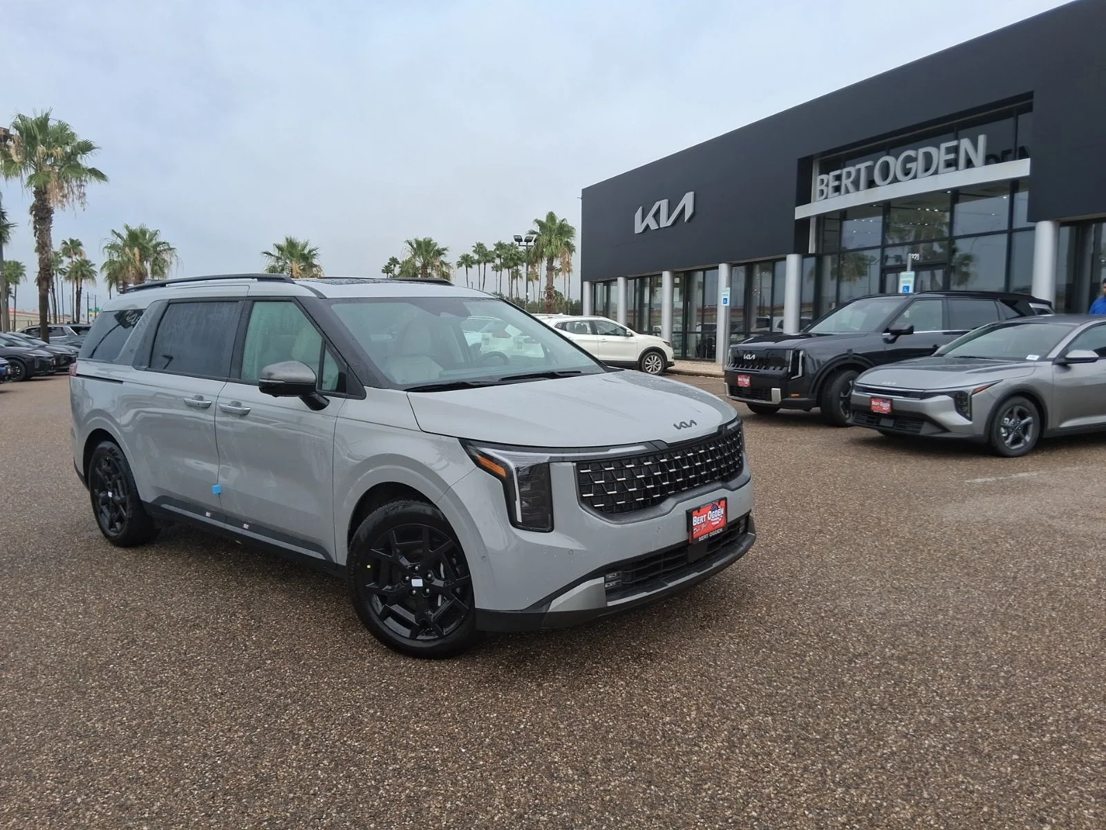 2026 Kia Sedona SX's photo