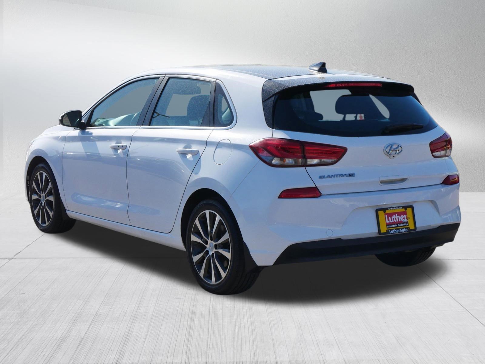 Used 2018 Ceramic White Hyundai  image 5
