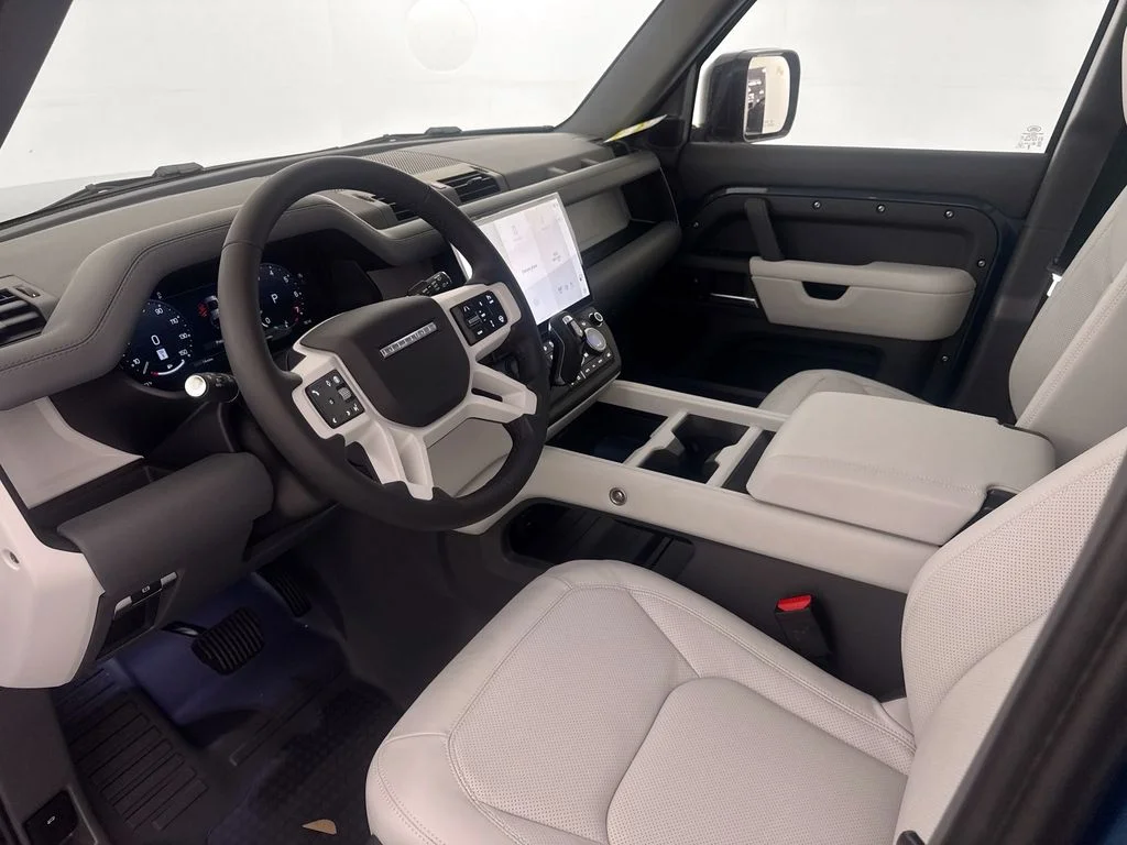 New 2026 Tasman Blue Land Rover X-Dynamic SE image 9