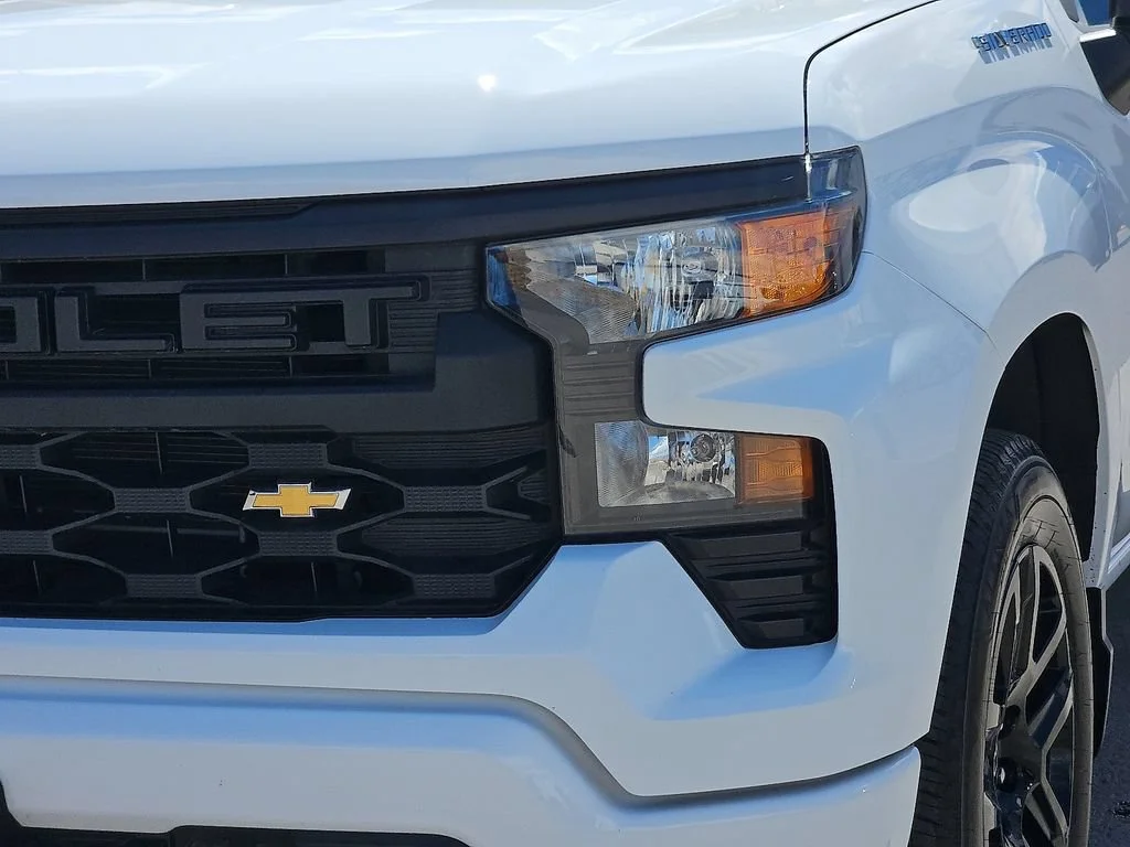Used 2025 Summit White Chevrolet Custom image 7