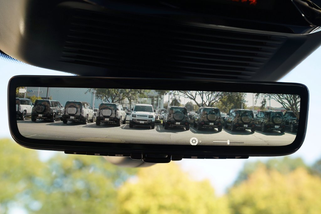 New 2027 Santorini Black Land Rover Dynamic SE image 29