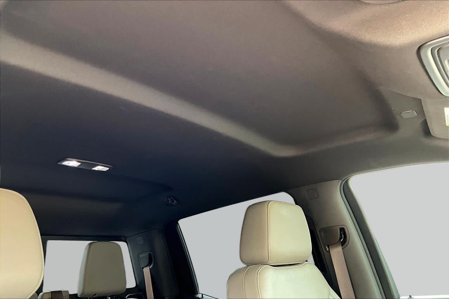 Used 2021 White Frost Tricoat GMC SLT image 15