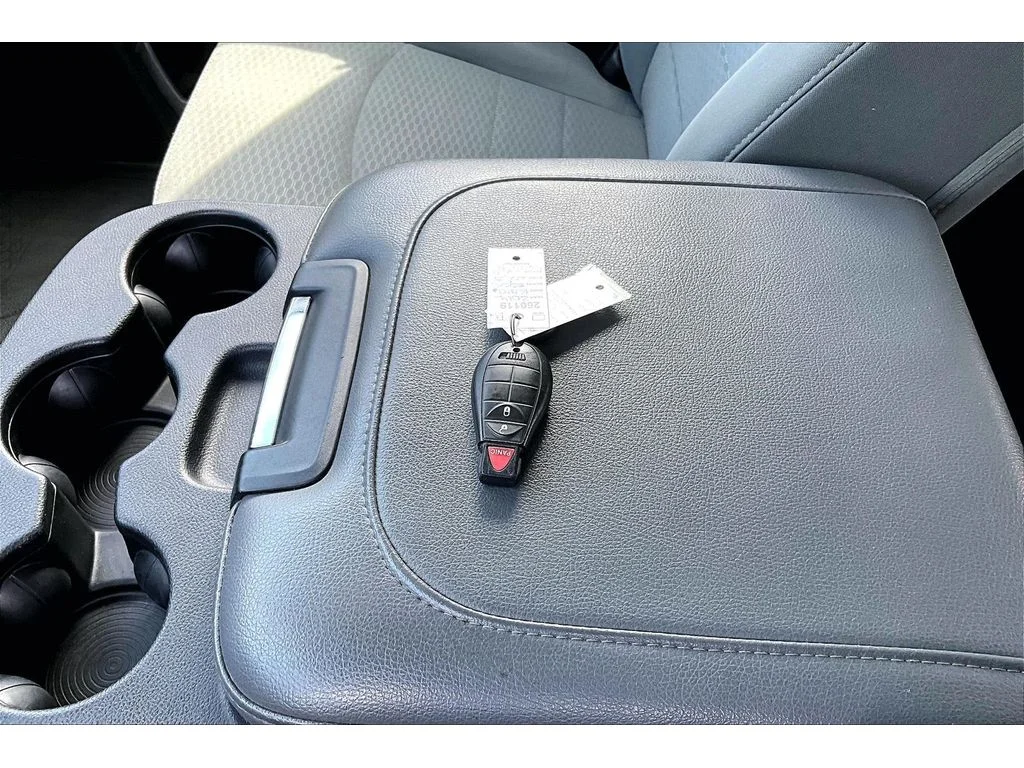 Used 2014  Ram SLT image 11