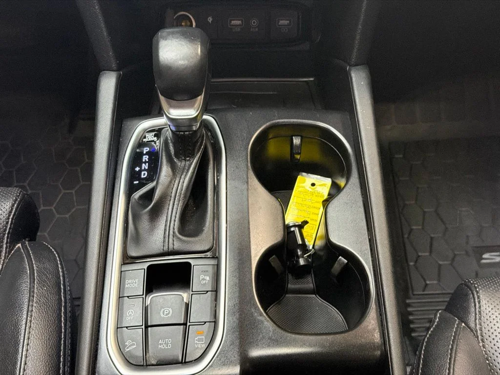 Used 2020 Quartz White Hyundai Limited image 17