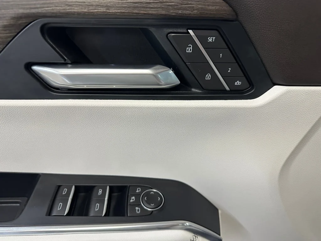 2026 GMC Acadia Denali - Photo 9