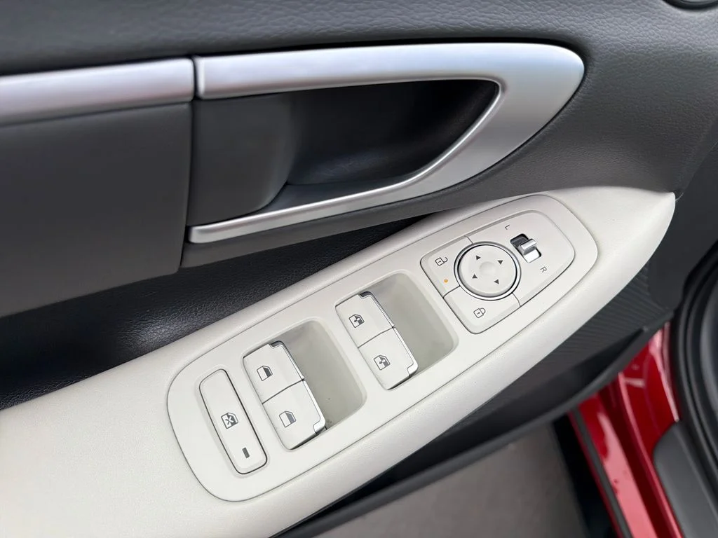 Used 2025 Red Hyundai SEL image 11