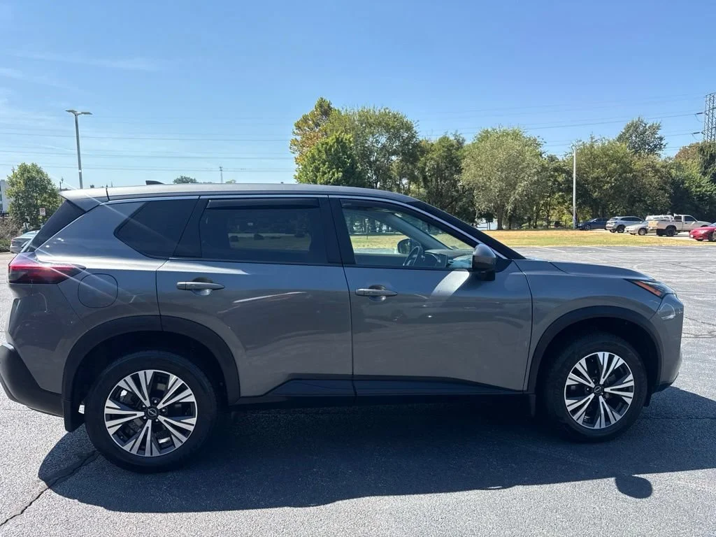Used 2022 Gray Nissan SV image 9