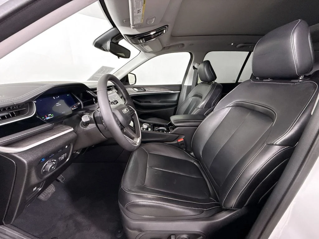 Used 2022 White Jeep 4xe image 20