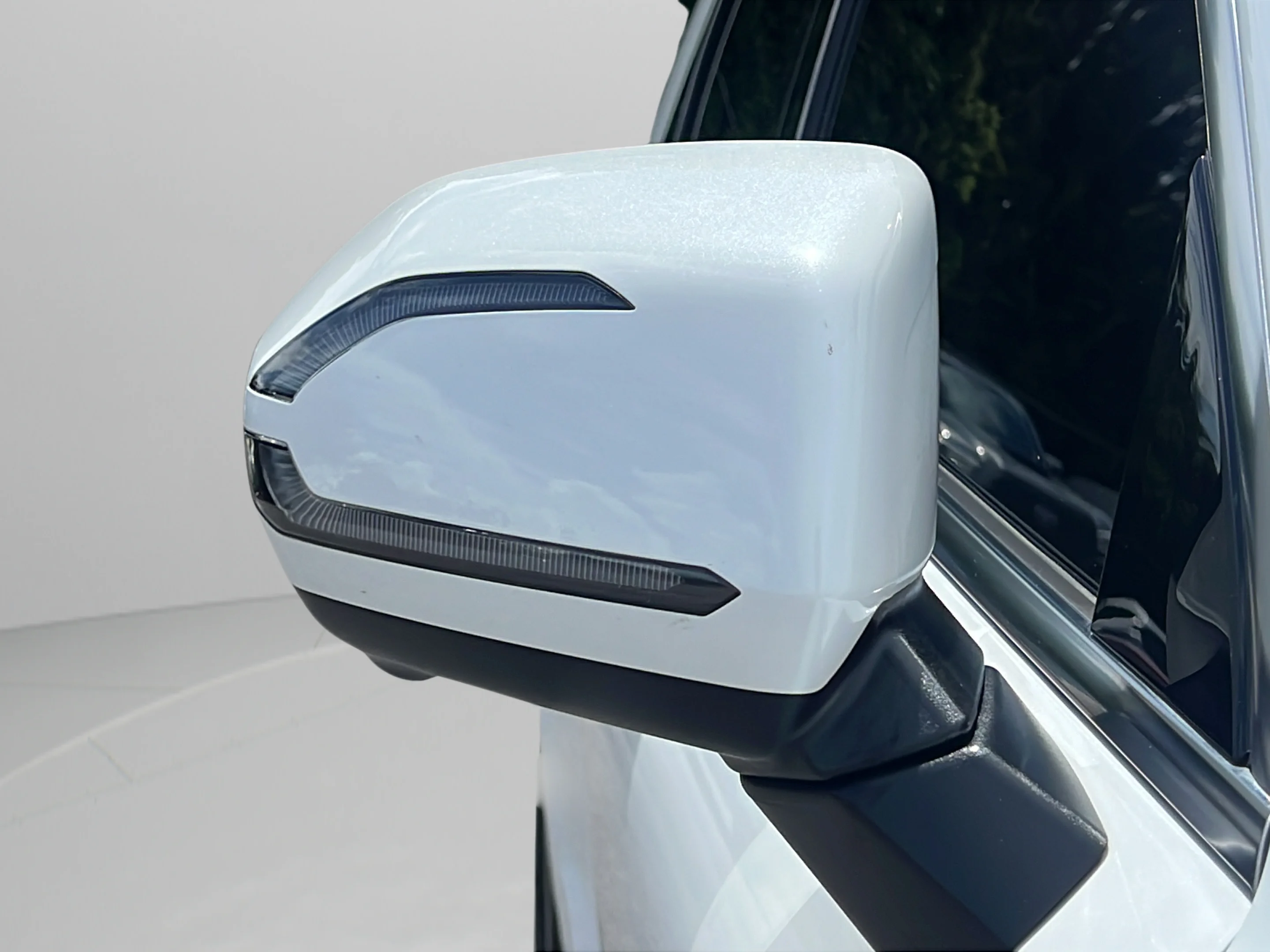 Used 2024 Hyper White Hyundai SEL 7P image 16