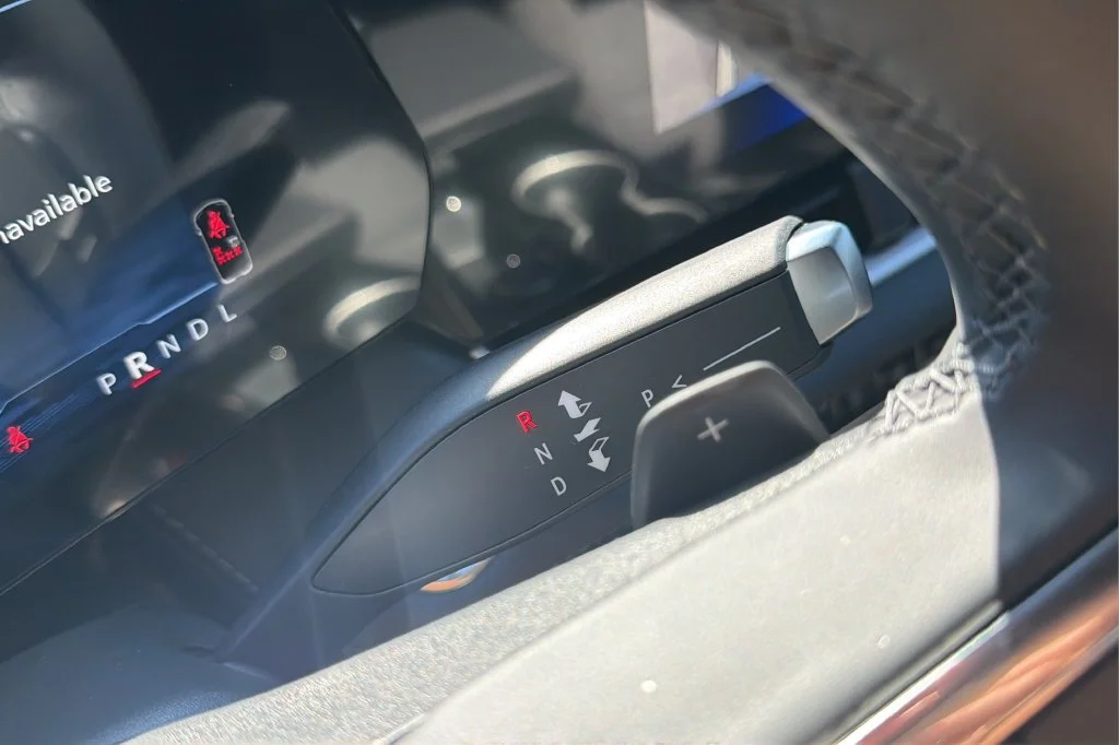 New 2027 Summit White Chevrolet LT image 31